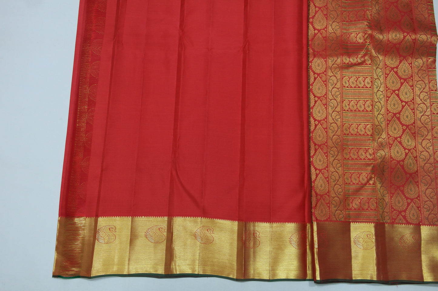 Grand Red Kanchipuram Silk Bridal Saree With Zari Border