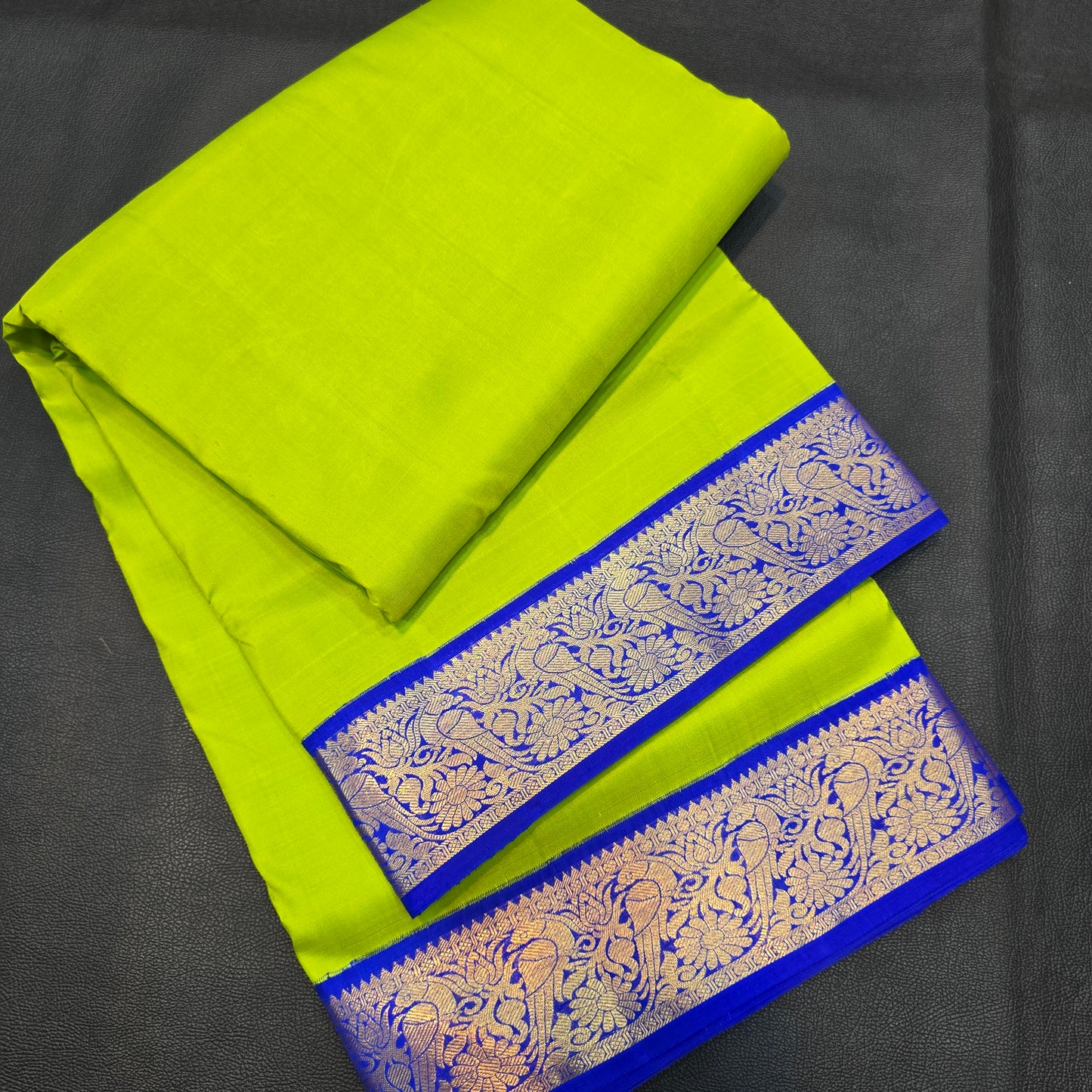 Kanchipuram Pure Silk 10-Yard Madisar Saree – Parrot Green and Royal Blue with Traditional Zari Annapakshi Pallu