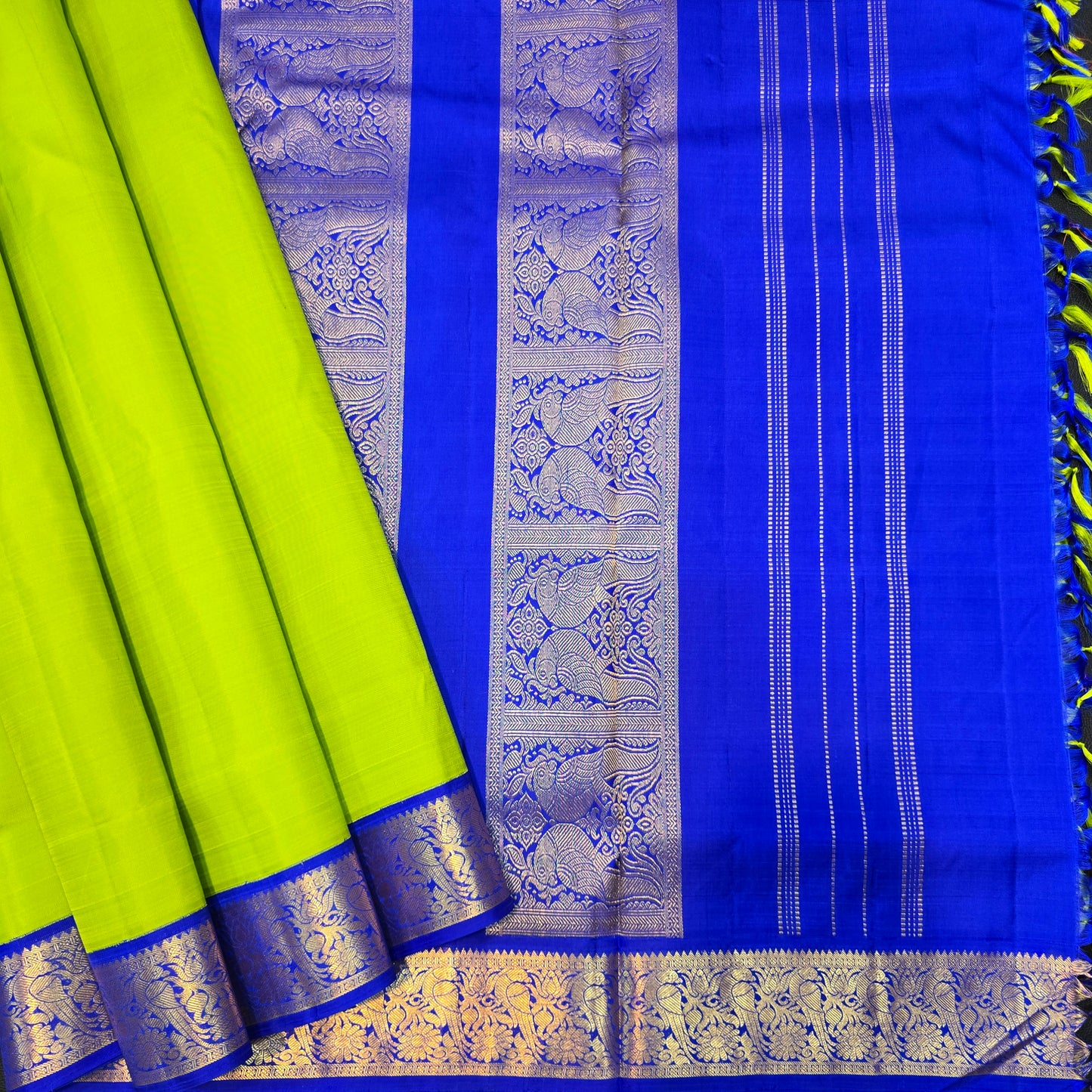 Kanchipuram Pure Silk 10-Yard Madisar Saree – Parrot Green and Royal Blue with Traditional Zari Annapakshi Pallu