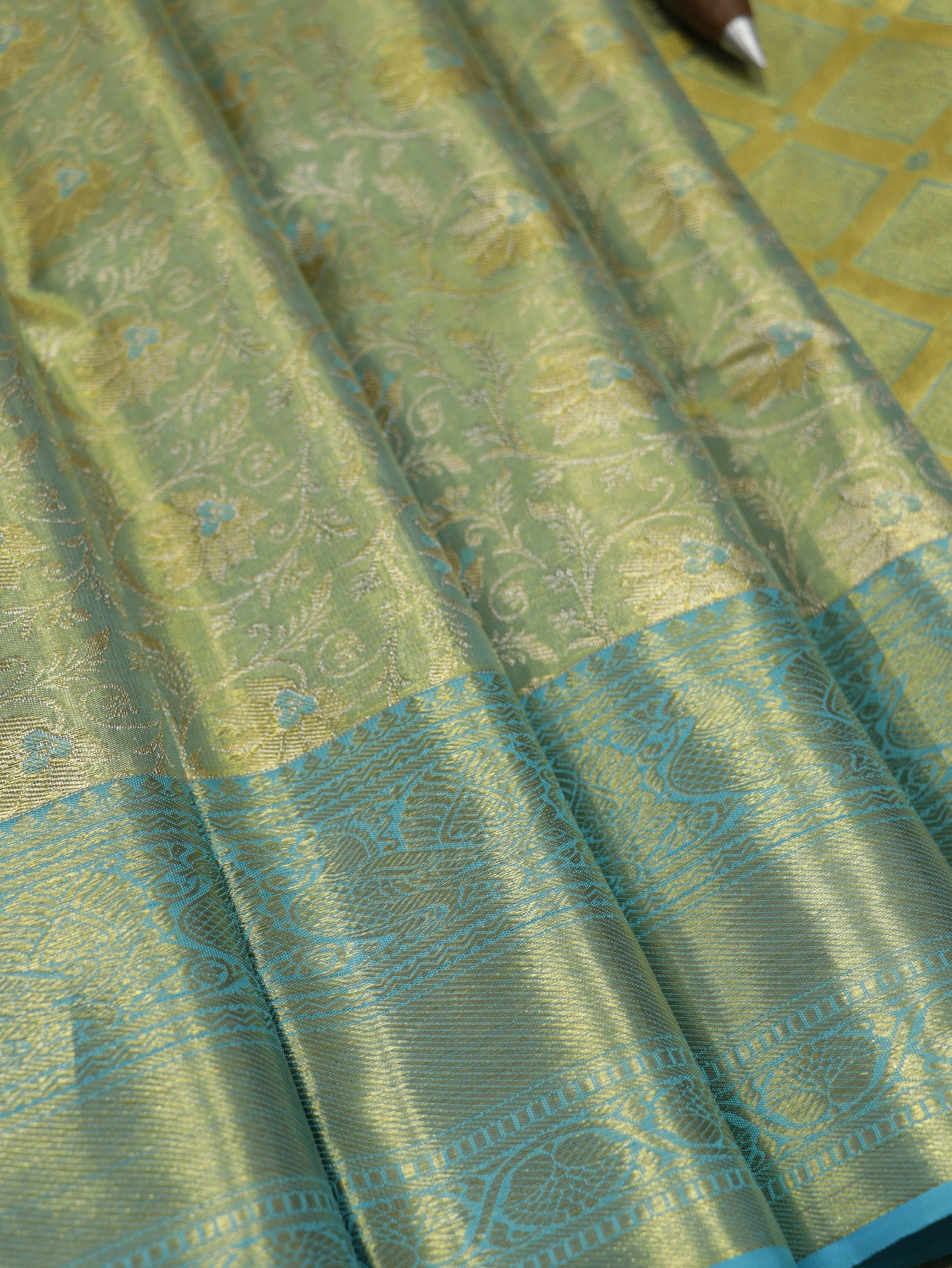 Kanchipuram Pure Silk Saree Mint Green with Aqua Korvai Border | Elegant Bridal Traditional Saree