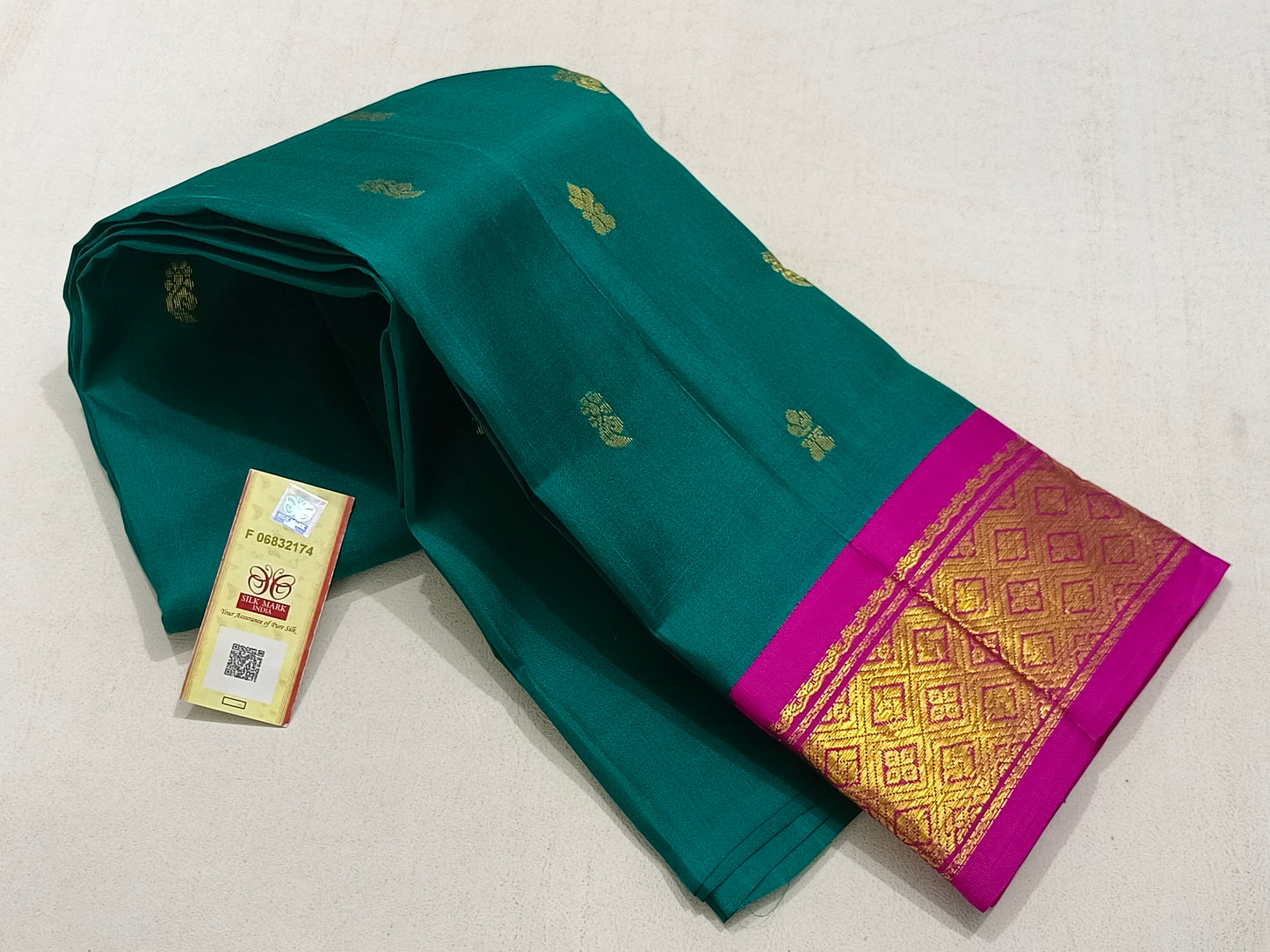 Traditional Green Kanchipuram Pure Silk Saree with Pink Border