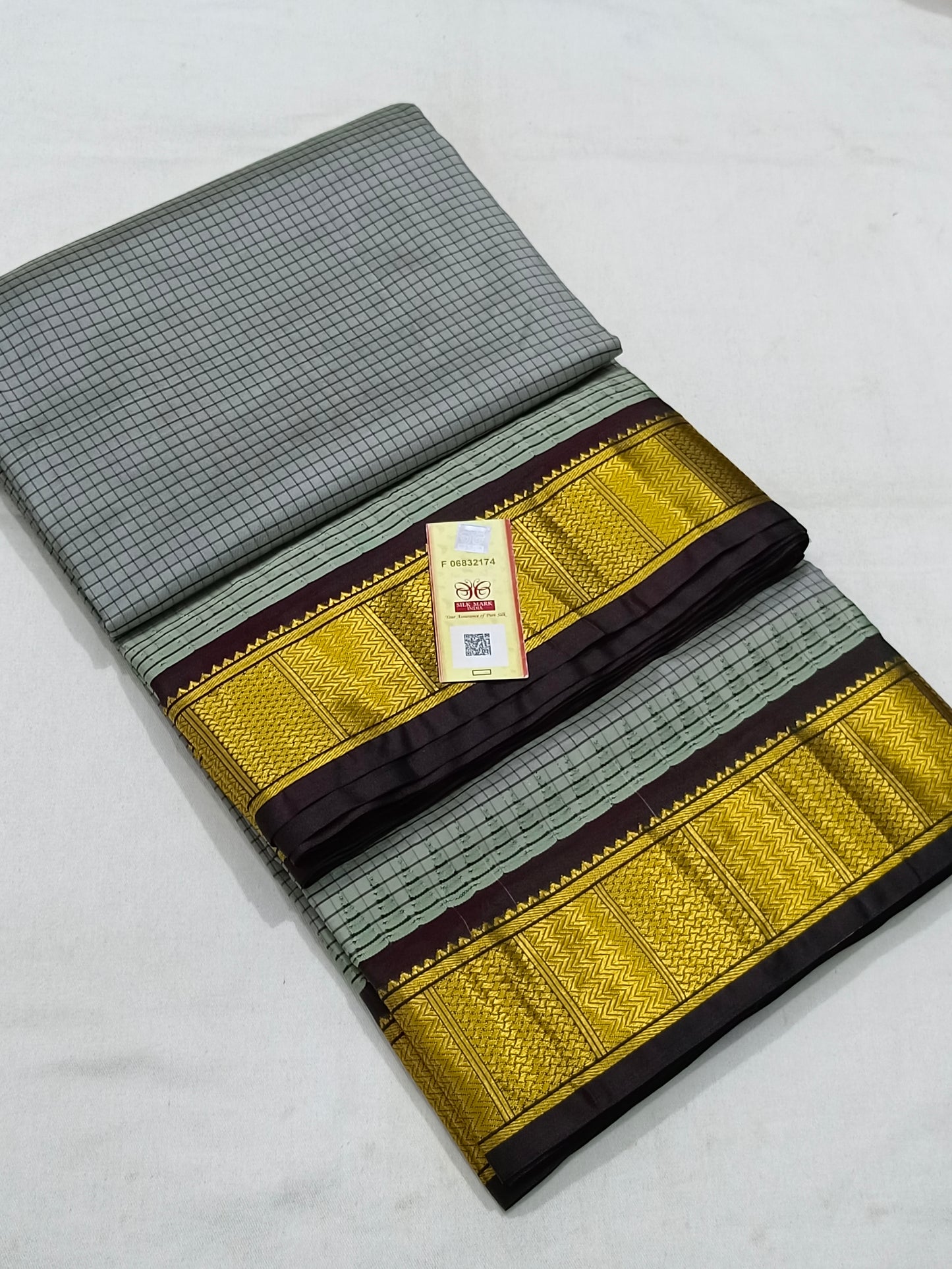 Grey Madisar With Black Border In Pure Kanchipuram Silk