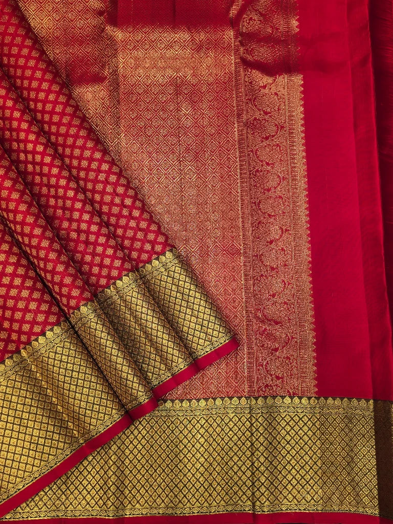 Royal Red Pure Kanchipuram Silk Saree with Antique Gold Zari Diamond Border | Traditional Bridal Saree